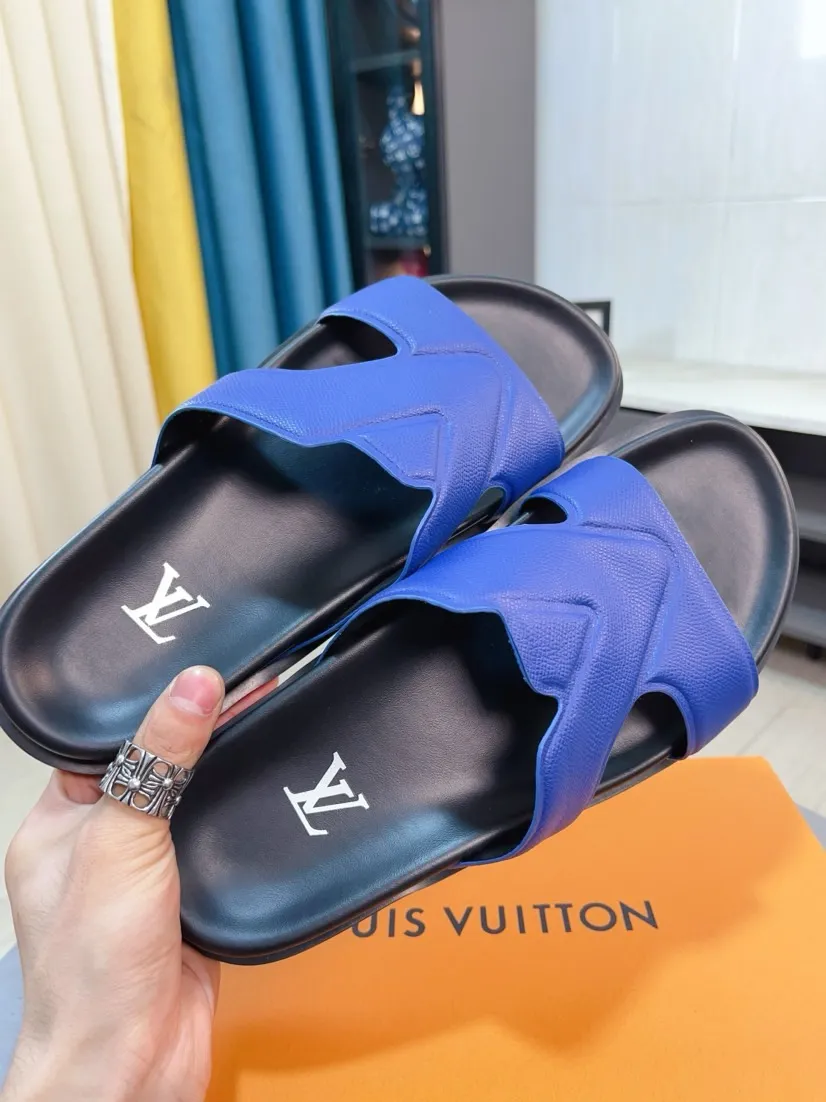 Men's shoes💰300🌹🌹【LV】Multi-color new men's slippers, original top quality version, original special cowhide cross pattern➕sheepskin inside and side, non-slip combined sole, more stable walking, more comfortable and lightweight, high-end and generous, size: 38~44
